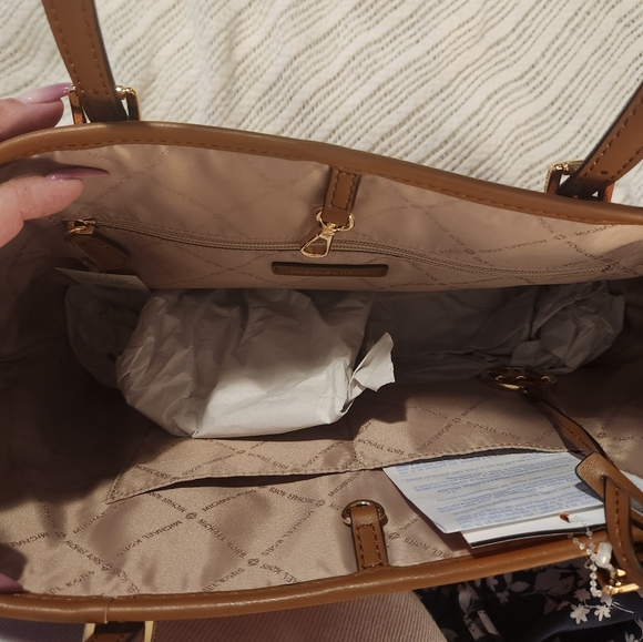 MUST GO!!! MAKE AN OFFER! Michael Kors RARE Red and Pink large Purse - Picture 2 of 5